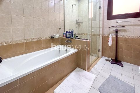 Townhouse in Mudon, Dubai 4 bedrooms, 352 sq.m. № 43951 - photo 28