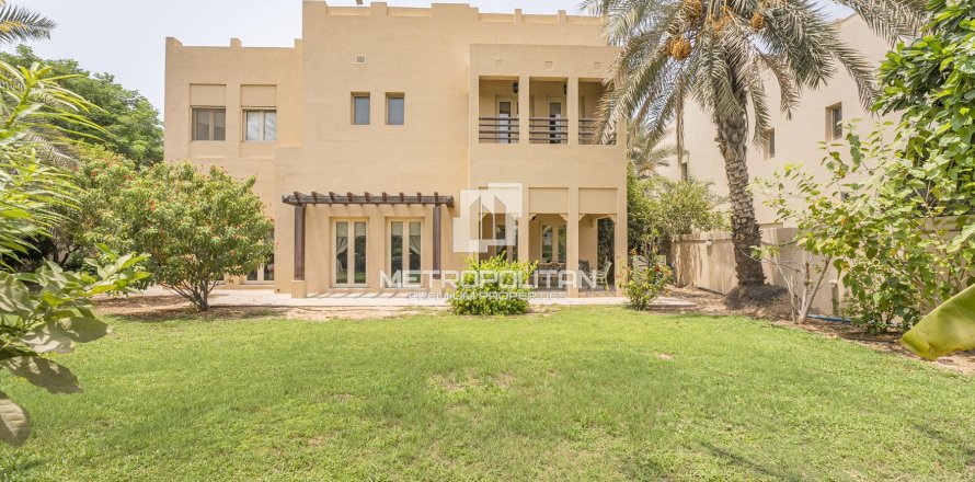 Вилла в Meadows, Дубай, 4 спальни, 827м², № 72976