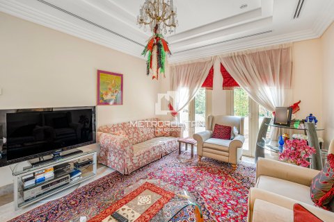 Купить виллу в Meadows, Дубай: 4 спальни, 827м², № 72976 - фото 6