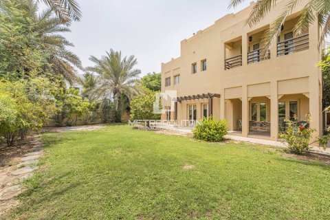 Купить виллу в Meadows, Дубай: 4 спальни, 827м², № 72976 - фото 18