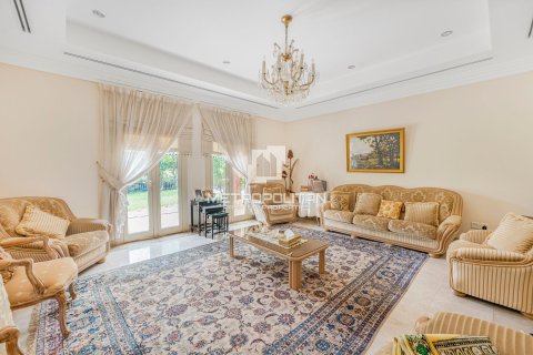 Купить виллу в Meadows, Дубай: 4 спальни, 827м², № 72976 - фото 13