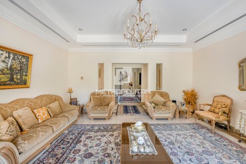 Купить виллу в Meadows, Дубай: 4 спальни, 827м², № 72976 - фото 4