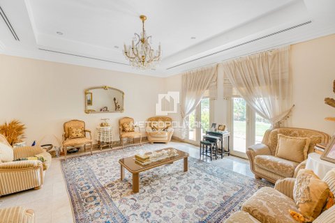 Купить виллу в Meadows, Дубай: 4 спальни, 827м², № 72976 - фото 14