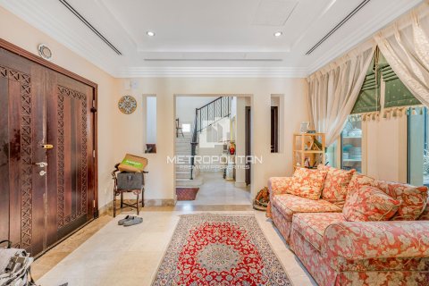 Купить виллу в Meadows, Дубай: 4 спальни, 827м², № 72976 - фото 7