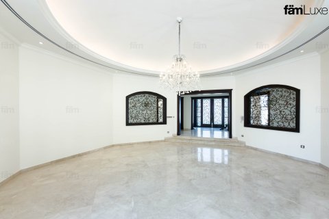 Снять в аренду виллу в Аль-Барше, Дубай: 5 спален, 1114.8м², № 111272 - фото 2