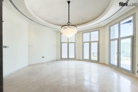 Снять в аренду виллу в Аль-Барше, Дубай: 5 спален, 1114.8м², № 111272 - фото 7