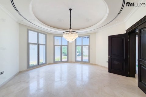Снять в аренду виллу в Аль-Барше, Дубай: 5 спален, 1114.8м², № 111272 - фото 4