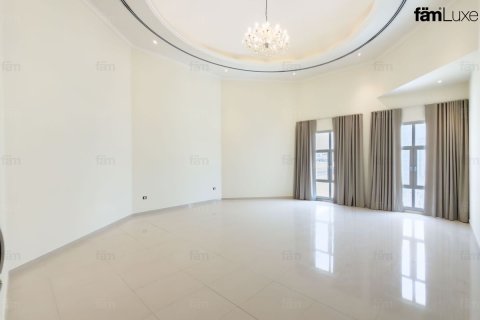 Снять в аренду виллу в Аль-Барше, Дубай: 5 спален, 1114.8м², № 111272 - фото 15
