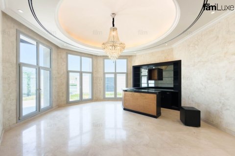 Снять в аренду виллу в Аль-Барше, Дубай: 5 спален, 1114.8м², № 111272 - фото 20