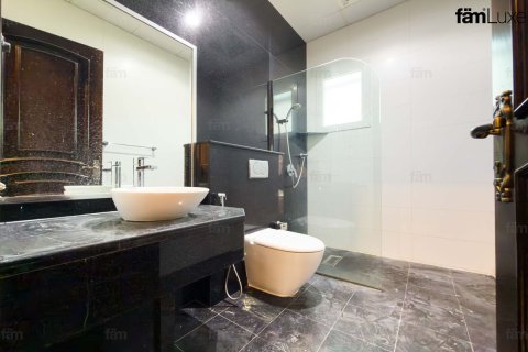 Снять в аренду виллу в Аль-Барше, Дубай: 5 спален, 1114.8м², № 111272 - фото 12