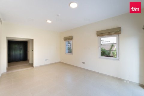 Townhouse in Dubai 2 bedrooms, 664.9 sq.m. № 124367 - photo 2