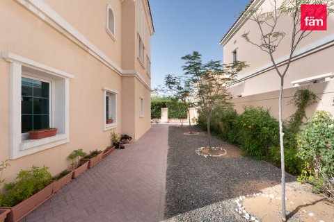Maison de ville à Dubai, 2 chambres, 664.9 m², № 124367