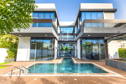 Villa in Jumeirah Park, Dubai 7 bedrooms, 680 sq.m. № 64899 - photo 1