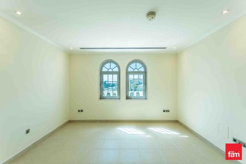Villa in Dubai 3 bedrooms, 704.9 sq.m. № 52399 - photo 4