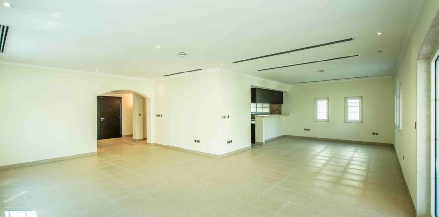 Villa in Dubai 3 bedrooms, 704.9 sq.m. № 52399