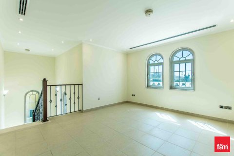 Villa in Dubai 3 bedrooms, 704.9 sq.m. № 52399 - photo 2
