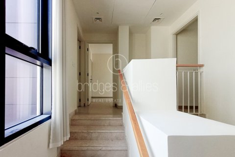 Снять в аренду виллу в Дубай Хилс Эстейт, Дубай: 3 спальни, 192.8м², № 77268 - фото 19