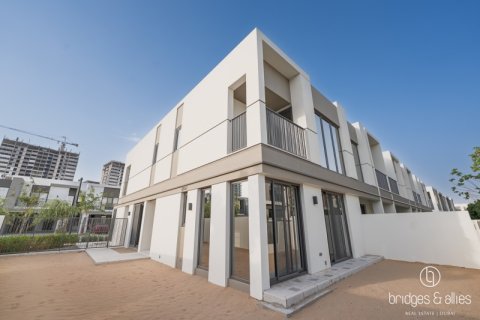 Villa en Dubai, 4 dormitorios, 143.9 m², № 77263 - foto 2