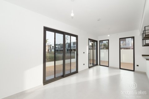 Villa en Dubai, 4 dormitorios, 143.9 m², № 77263 - foto 1