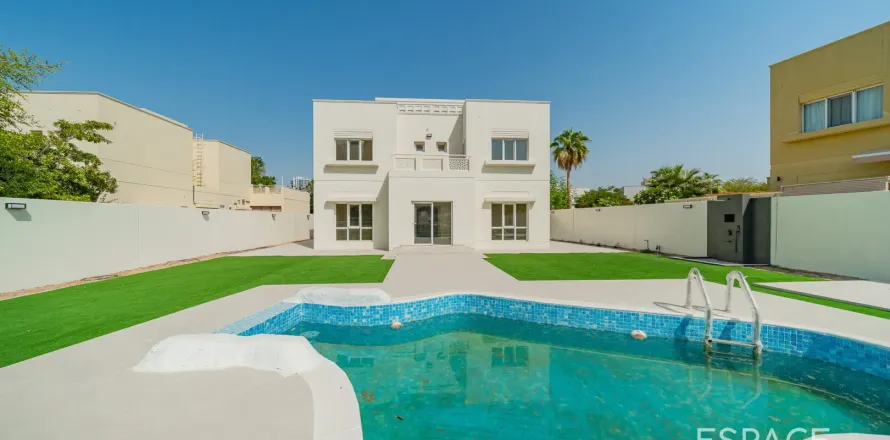 Вилла в Meadows, Дубай, 5 спален, 371м², № 71341