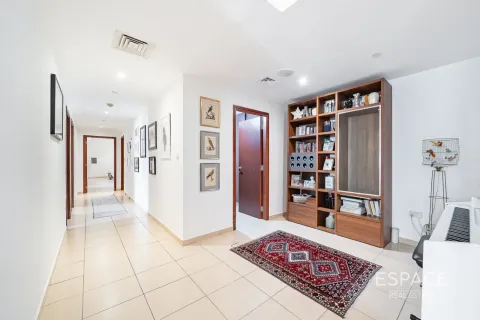 Apartment in Jumeirah Beach Residence, Dubai 4 bedrooms, 289 sq.m. № 122883 - photo 13