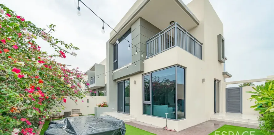 Villa en Dubai Hills Estate, Dubai, 4 dormitorios, 230 m², № 122880