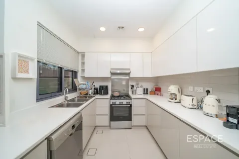 Villa en Dubai Hills Estate, Dubai, 4 dormitorios, 230 m², № 122880 - foto 6