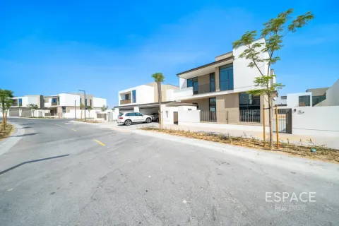 Adosado en Al Furjan, Dubai, 5 dormitorios, 442 m², № 122881