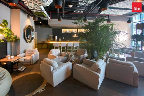 Tienda en Dubai, 435.7 m², № 9536 - foto 1