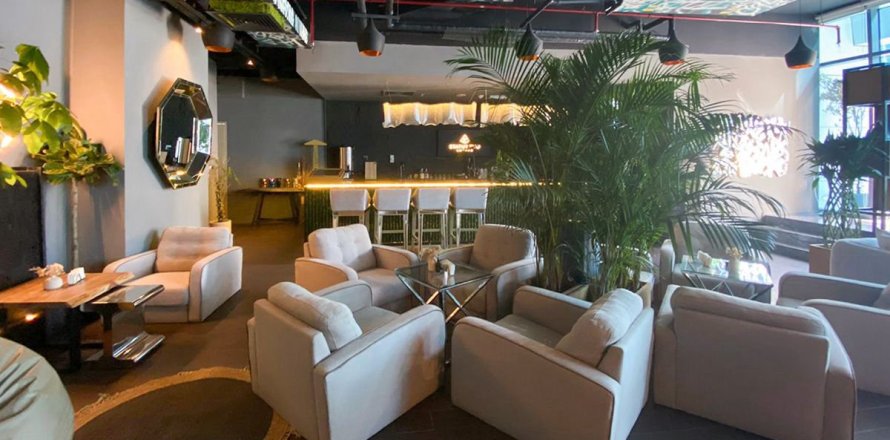 Tienda en Dubai, 435.7 m², № 9536