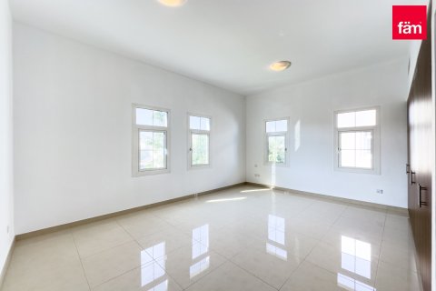 Villa in Dubai 5 bedrooms, 1235 sq.m. № 49951 - photo 4