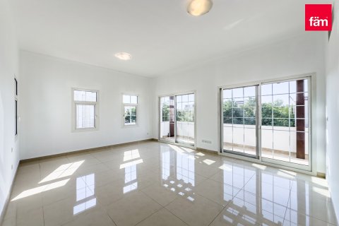 Villa in Dubai 5 bedrooms, 1235 sq.m. № 49951 - photo 2