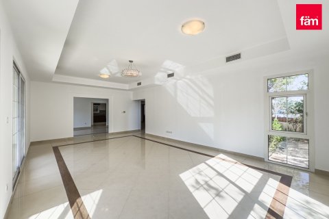 Villa in Dubai 5 bedrooms, 1235 sq.m. № 49951 - photo 20