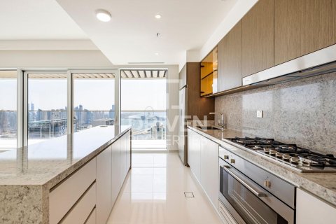 Apartment in EMAAR Beachfront, Dubai Harbour, Dubai 3 bedrooms, 196 sq.m. № 65127 - photo 14