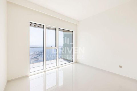Apartment in EMAAR Beachfront, Dubai Harbour, Dubai 3 bedrooms, 196 sq.m. № 65127 - photo 13