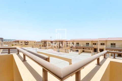 Villa à Dubai Land, Dubai, 4 chambres, 310.85 m², № 127108 - photo 2