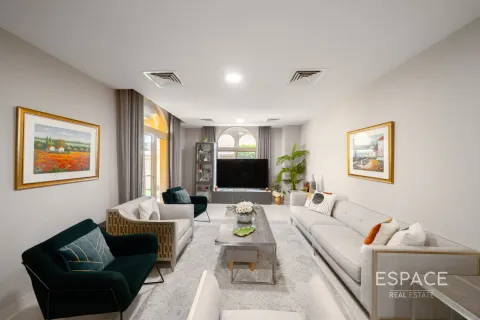 Купить виллу в Dubai Land, Дубай: 4 спальни, 496м², № 71087 - фото 9