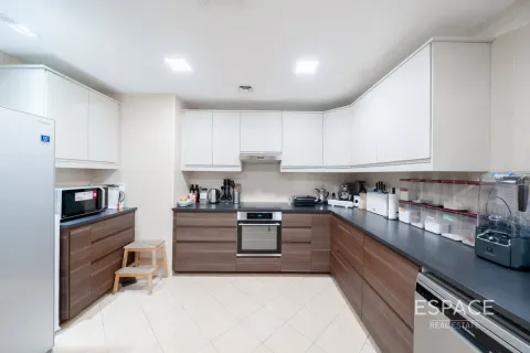 Купить виллу в Dubai Land, Дубай: 4 спальни, 496м², № 71087 - фото 8