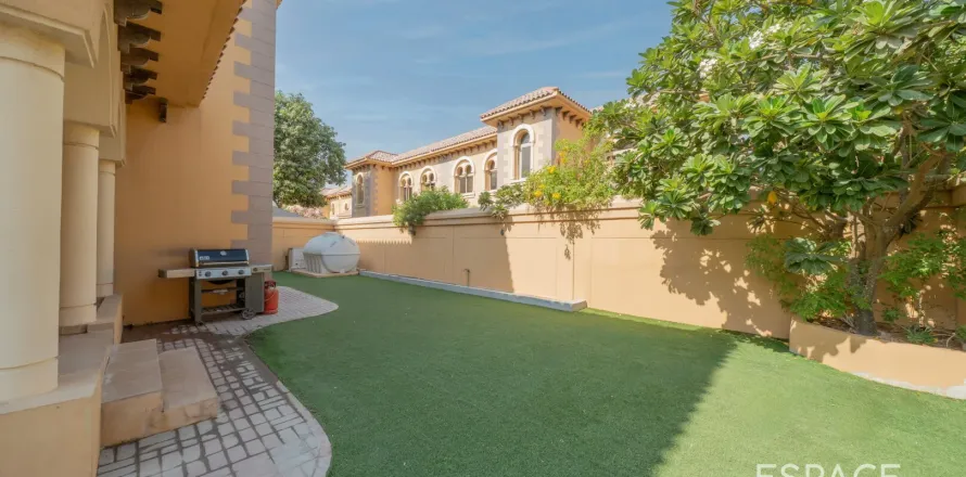 Вилла в Dubai Land, Дубай, 4 спальни, 496м², № 71087