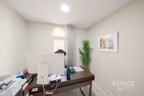 Купить виллу в Dubai Land, Дубай: 4 спальни, 496м², № 71087 - фото 14