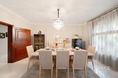 Купить виллу в Dubai Land, Дубай: 4 спальни, 496м², № 71087 - фото 7