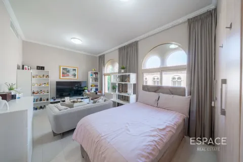 Купить виллу в Dubai Land, Дубай: 4 спальни, 496м², № 71087 - фото 11