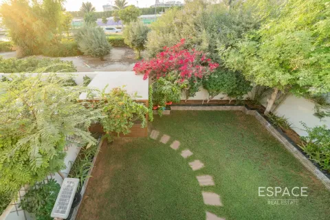 Купить таунхаус в Мудоне, Дубай: 4 спальни, 259м², № 71089 - фото 18