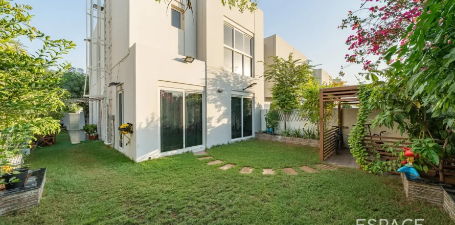 Таунхаус в Мудоне, Дубай, 4 спальни, 259м², № 71089