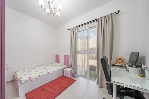 Купить таунхаус в Мудоне, Дубай: 4 спальни, 259м², № 71089 - фото 11