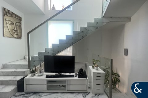 Villa in Jumeirah Village Circle, Dubai 3 bedrooms, 276 sq.m. № 75342 - photo 9