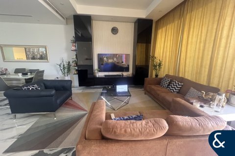 Villa in Jumeirah Village Circle, Dubai 3 bedrooms, 276 sq.m. № 75342 - photo 1