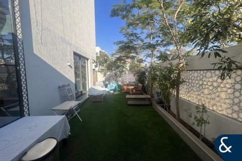 Villa in Jumeirah Village Circle, Dubai 3 bedrooms, 276 sq.m. № 75342 - photo 25