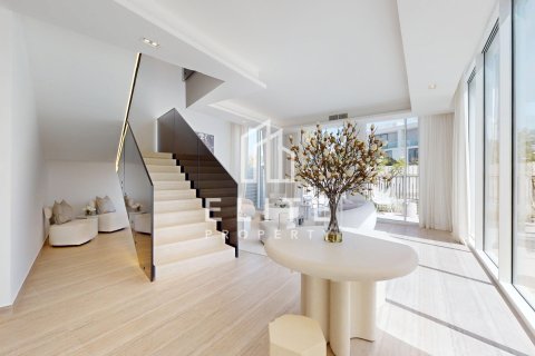 Villa à Dubai, 4 chambres, № 37234 - photo 2