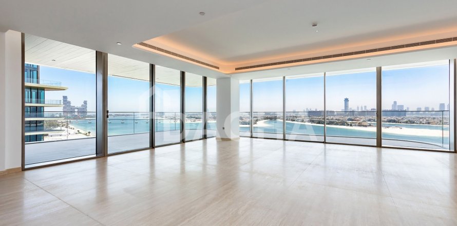 Apartment in Palm Jumeirah, Dubai 4 bedrooms, 592 sq.m. № 111656